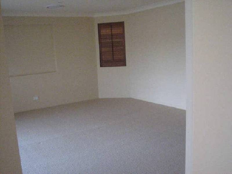 9 Beerwah Street, Pacific Pines QLD 4211