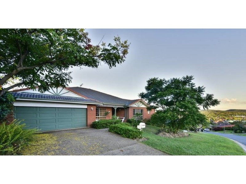 7 Pago Terrace, Pacific Pines QLD 4211