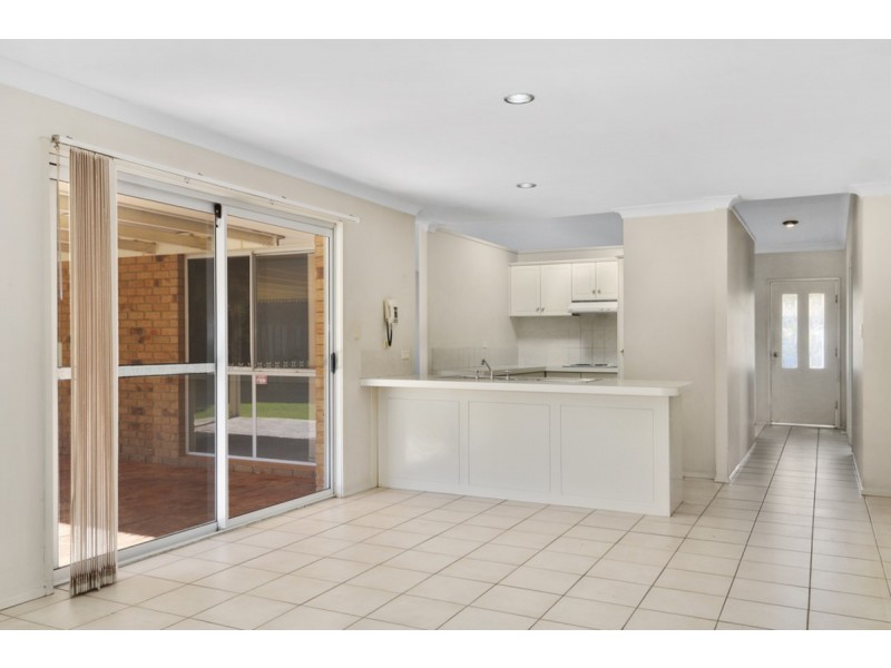 4 Frankston Court, Robina QLD 4226