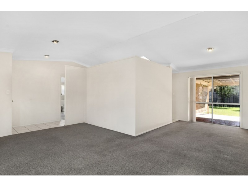 4 Frankston Court, Robina QLD 4226