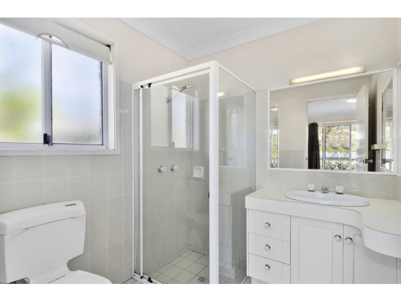 4 Frankston Court, Robina QLD 4226