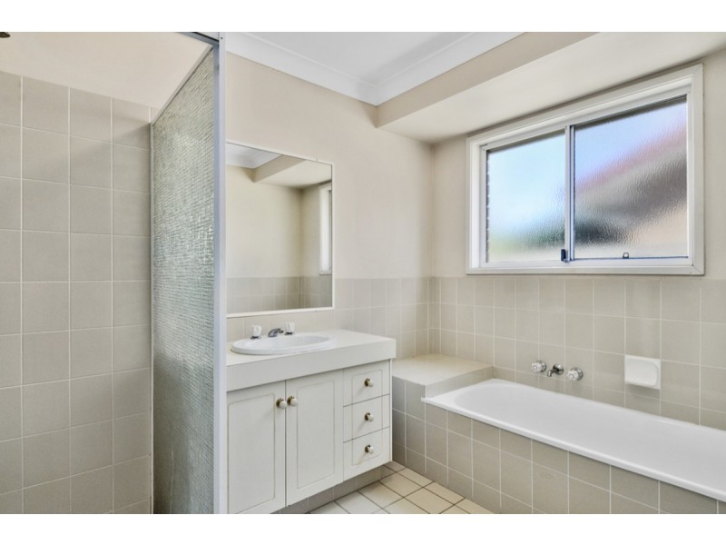 4 Frankston Court, Robina QLD 4226