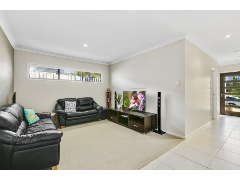 10 Argus Place, Pacific Pines QLD 4211