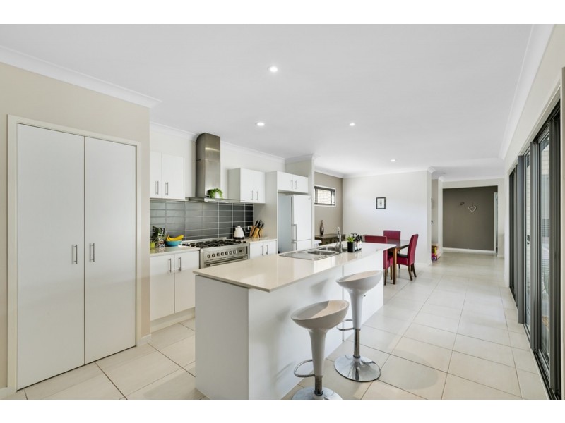 10 Argus Place, Pacific Pines QLD 4211