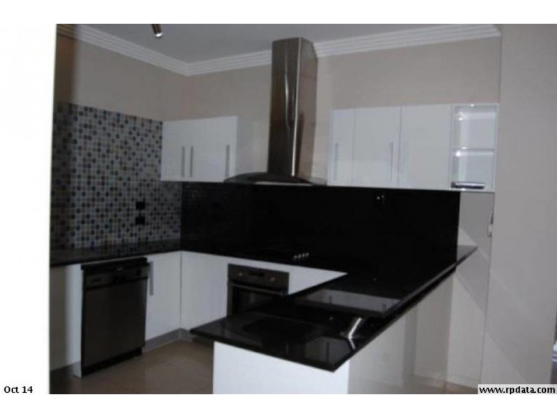 2/372 Pine Ridge Road, Coombabah QLD 4216