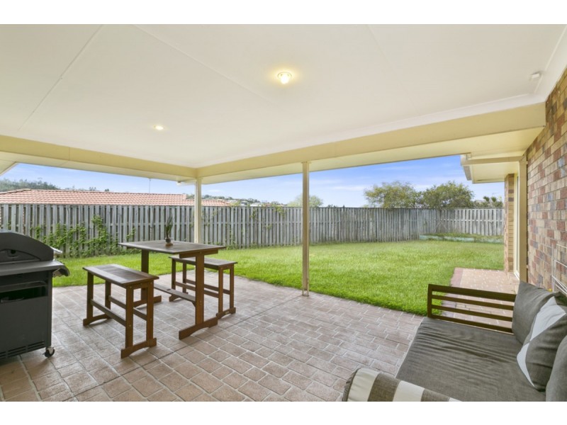 25 Beerwah Street, Pacific Pines QLD 4211