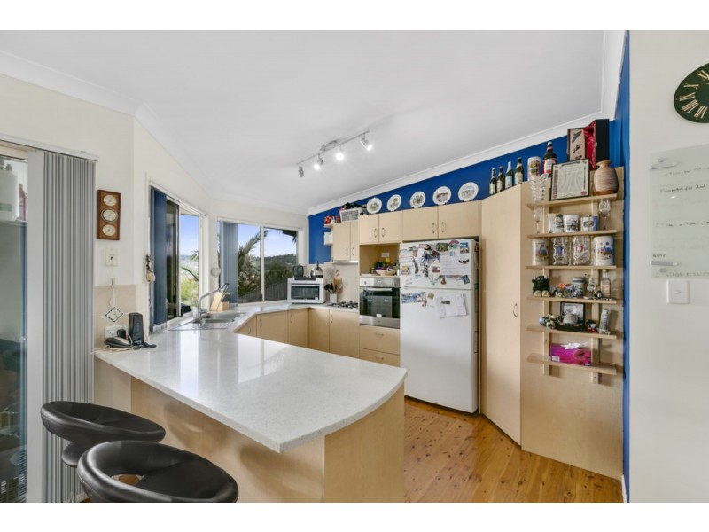 27 Manra Way, Pacific Pines QLD 4211