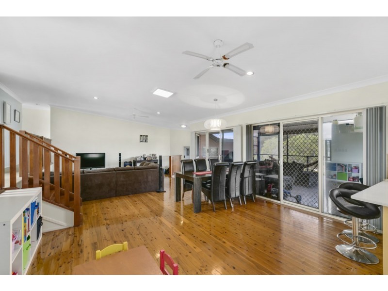 27 Manra Way, Pacific Pines QLD 4211