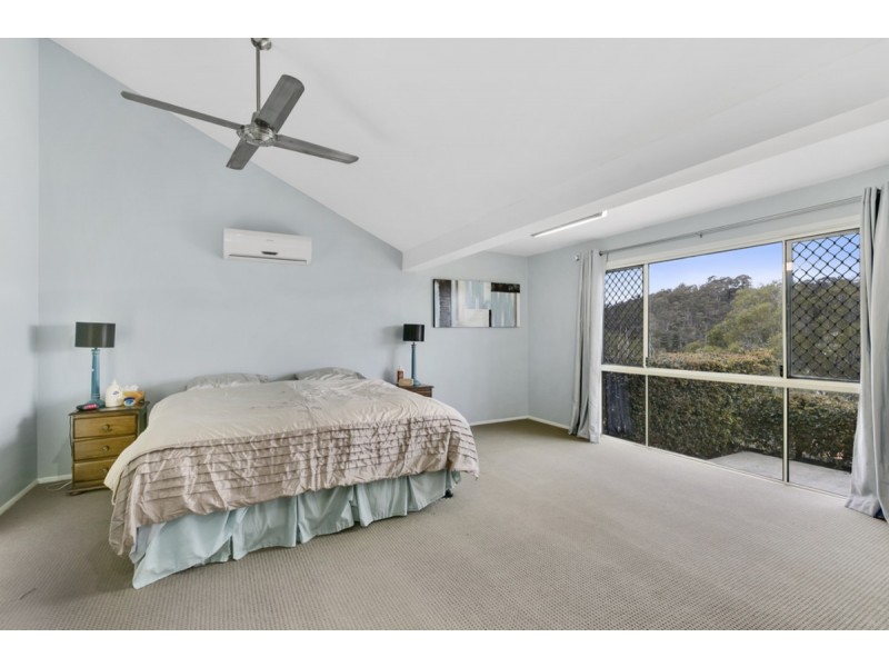 27 Manra Way, Pacific Pines QLD 4211