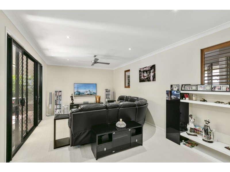 13 Roberts Drive, Maudsland QLD 4210
