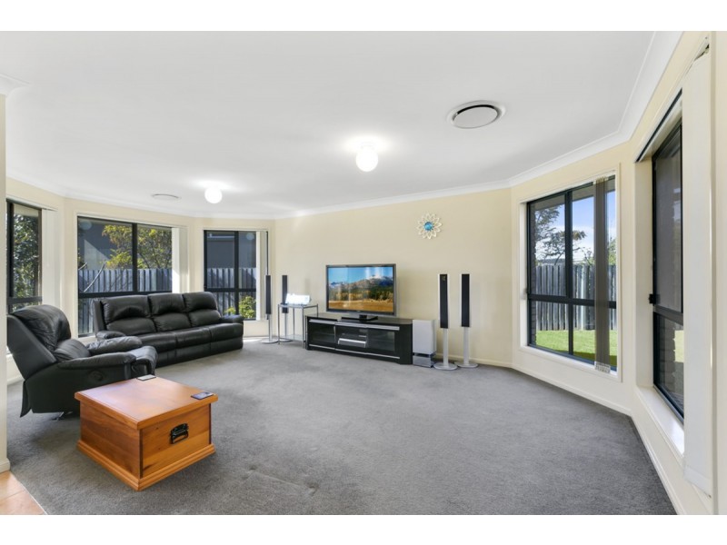 30 Whitely Circuit, Maudsland QLD 4210