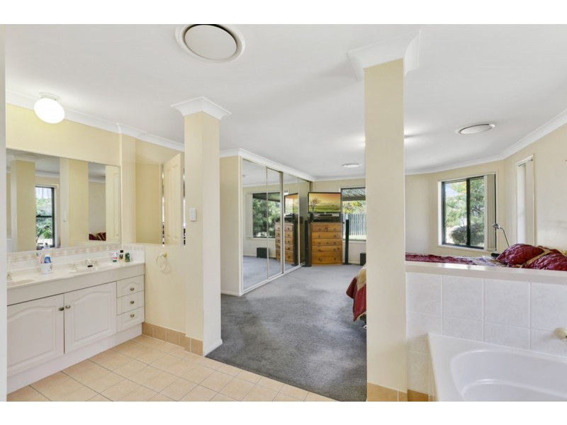 30 Whitely Circuit, Maudsland QLD 4210