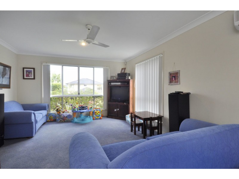 4 Buffalo Crescent, Pacific Pines QLD 4211