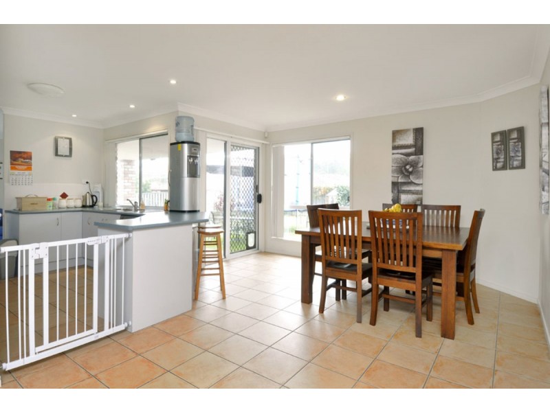 4 Buffalo Crescent, Pacific Pines QLD 4211