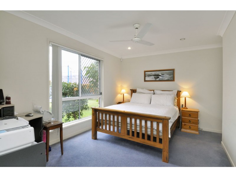 4 Buffalo Crescent, Pacific Pines QLD 4211