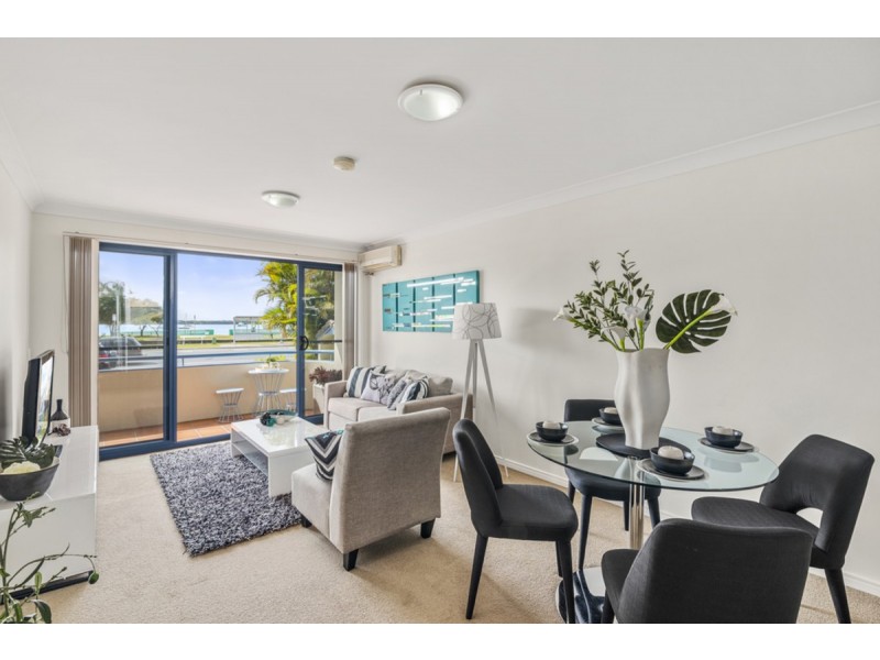 2/550 Marine Parade, Biggera Waters QLD 4216