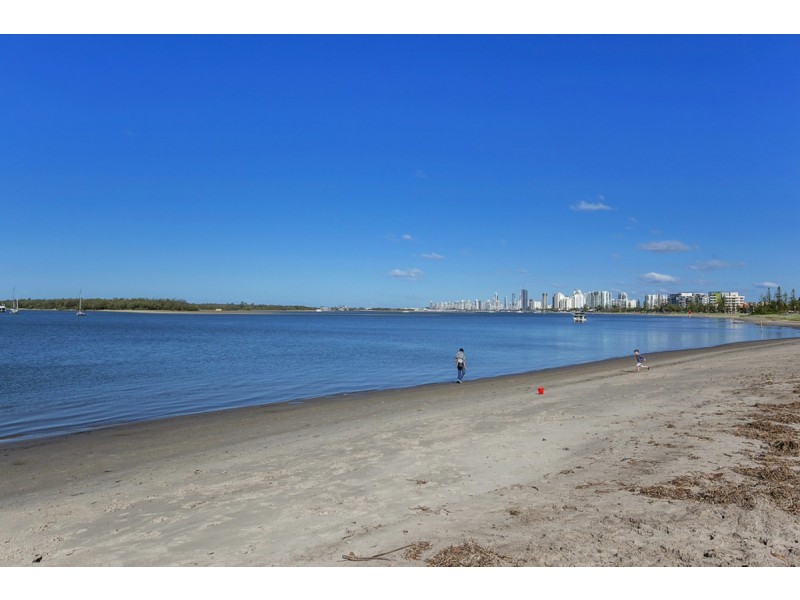 2/550 Marine Parade, Biggera Waters QLD 4216