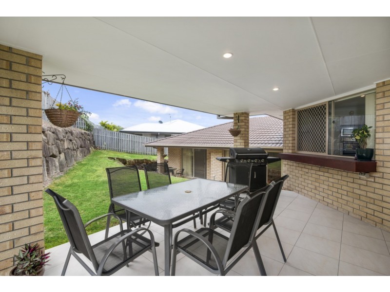 53 Laughlen Chase, Pacific Pines QLD 4211