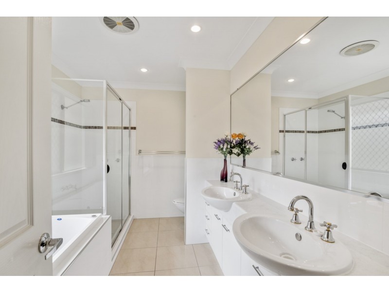 53 Laughlen Chase, Pacific Pines QLD 4211