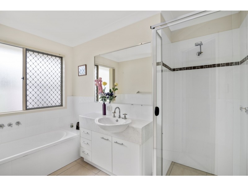 53 Laughlen Chase, Pacific Pines QLD 4211