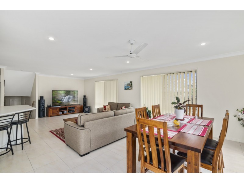 53 Laughlen Chase, Pacific Pines QLD 4211