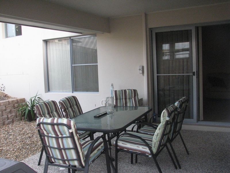 6 Sandow Street, Pacific Pines QLD 4211