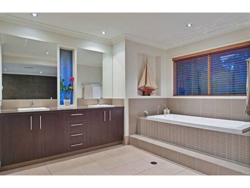 15 Summer Hill Crescent, Maudsland QLD 4210