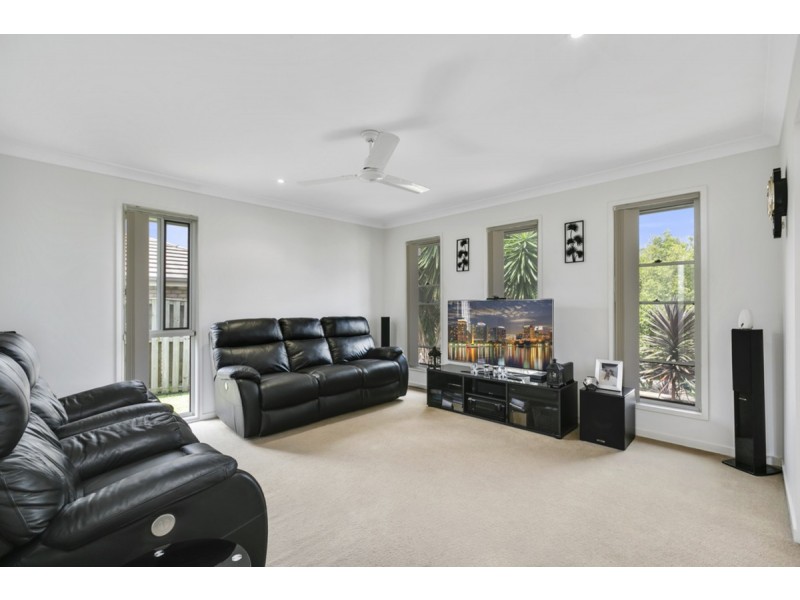 5 Sandow Street, Pacific Pines QLD 4211