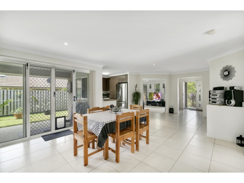 5 Sandow Street, Pacific Pines QLD 4211