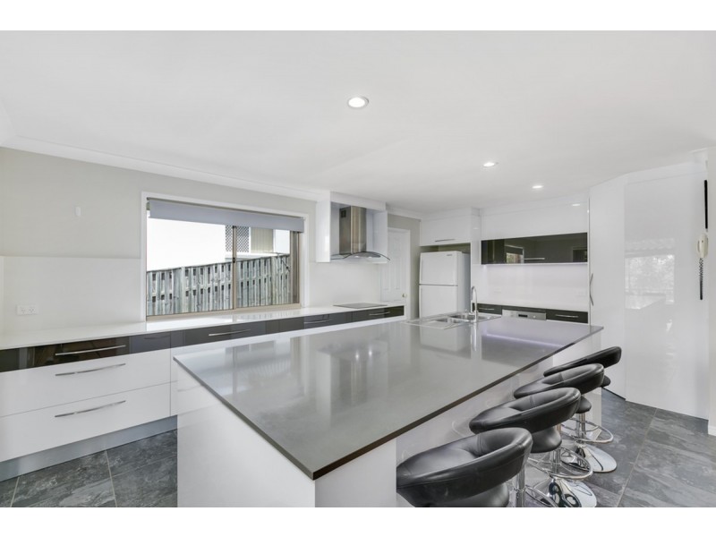 8 Penrhyn Street, Pacific Pines QLD 4211