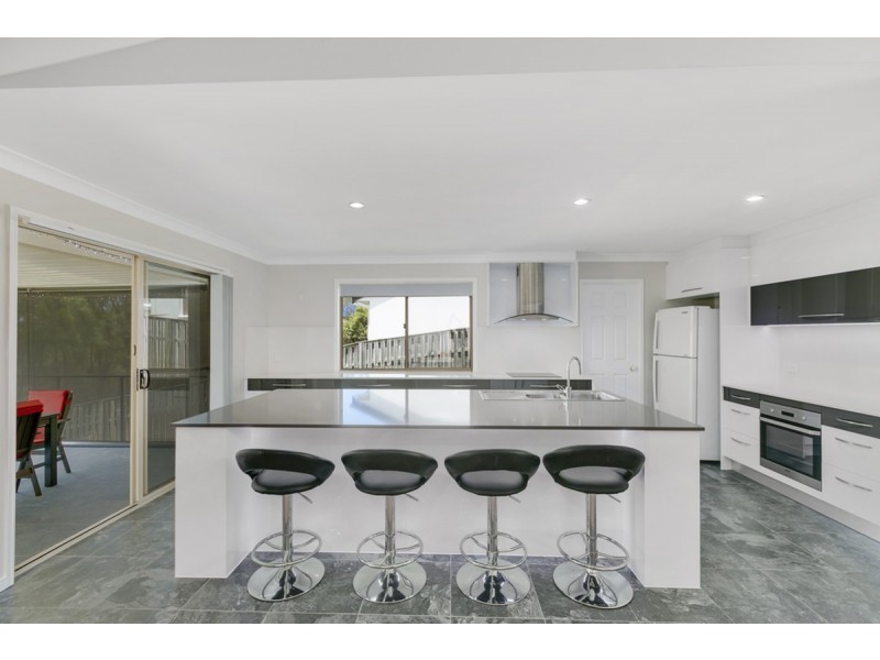 8 Penrhyn Street, Pacific Pines QLD 4211