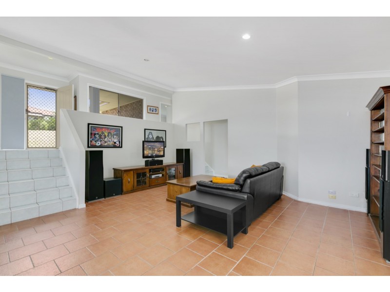 8 Penrhyn Street, Pacific Pines QLD 4211