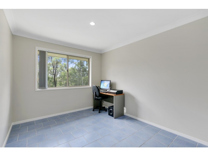 8 Penrhyn Street, Pacific Pines QLD 4211