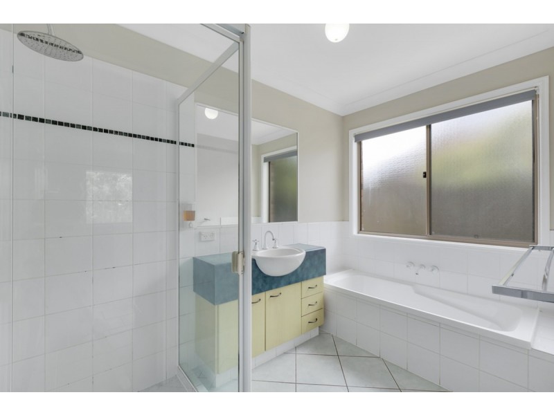 8 Penrhyn Street, Pacific Pines QLD 4211