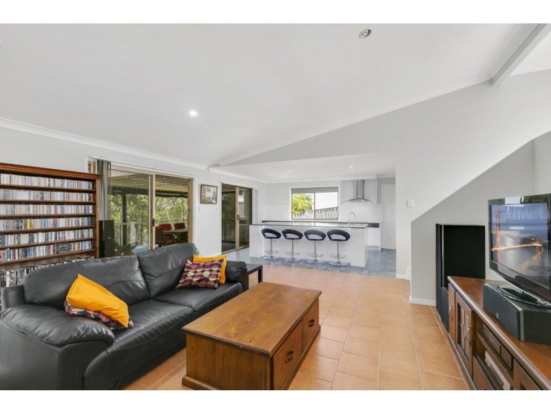 8 Penrhyn Street, Pacific Pines QLD 4211