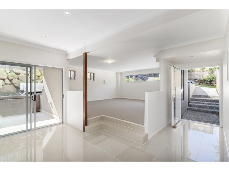 2/9 Maslin Chase, Pacific Pines QLD 4211