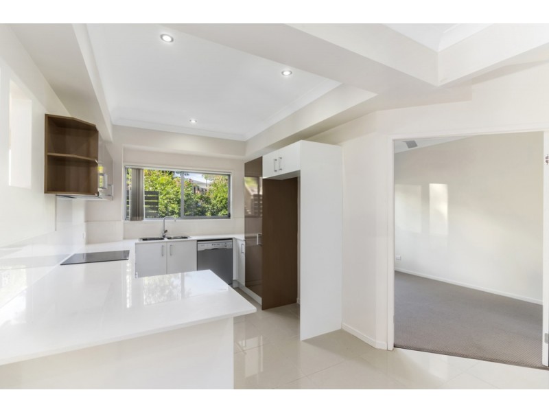 2/9 Maslin Chase, Pacific Pines QLD 4211