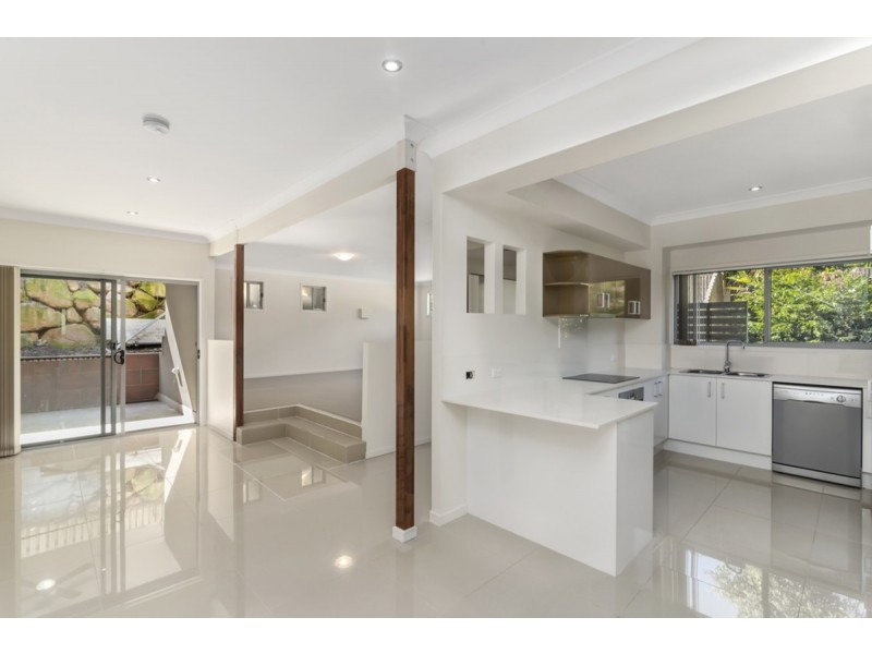2/9 Maslin Chase, Pacific Pines QLD 4211