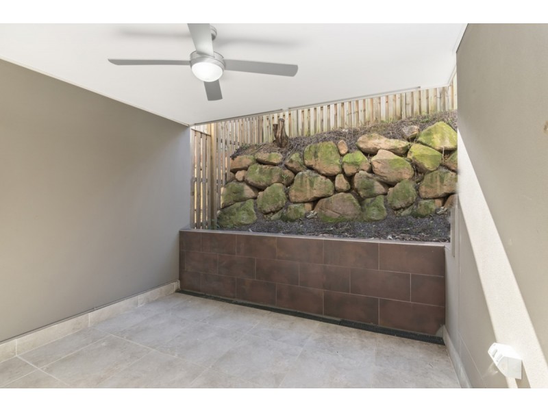 2/9 Maslin Chase, Pacific Pines QLD 4211