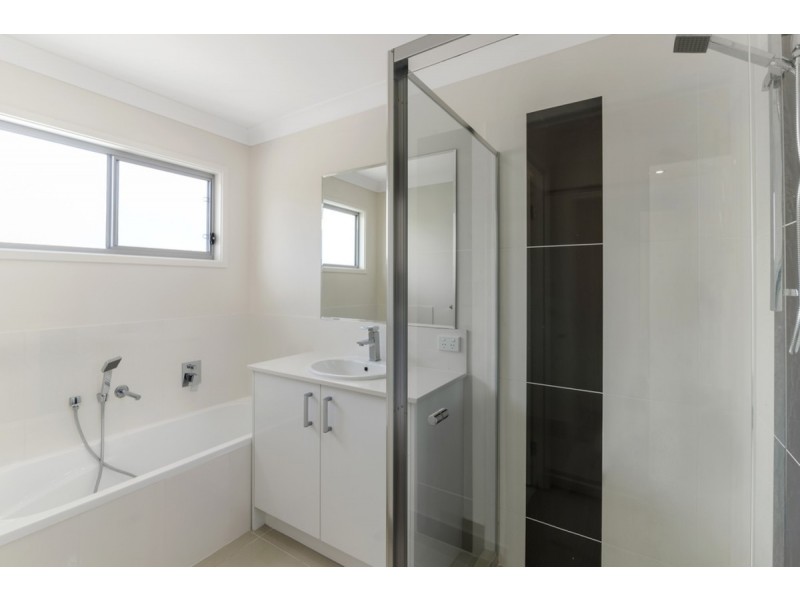 2/9 Maslin Chase, Pacific Pines QLD 4211