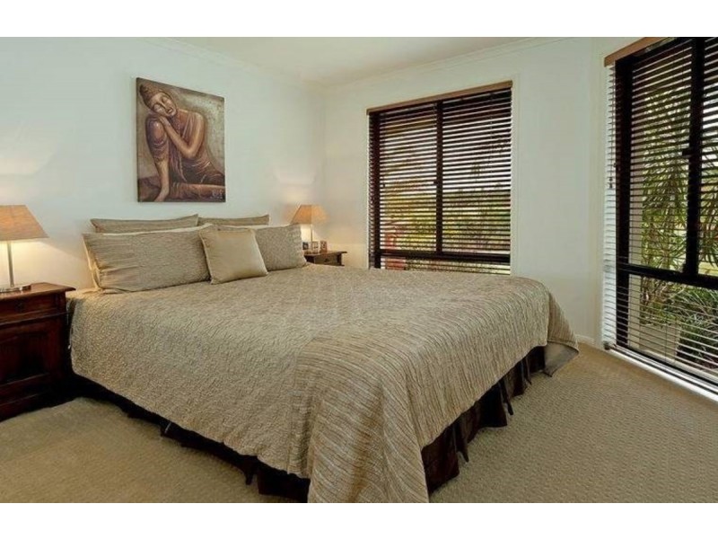 9 Motu Close, Pacific Pines QLD 4211