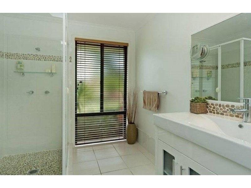 9 Motu Close, Pacific Pines QLD 4211
