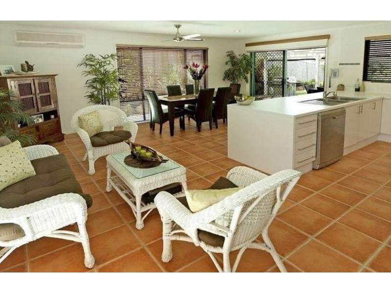 9 Motu Close, Pacific Pines QLD 4211