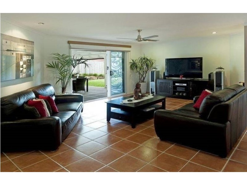 9 Motu Close, Pacific Pines QLD 4211