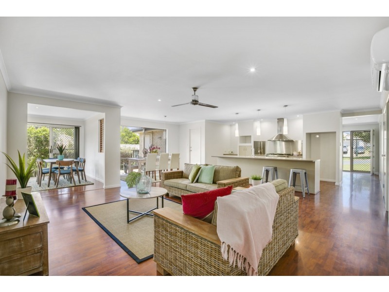 3 Springwood Avenue, Pacific Pines QLD 4211