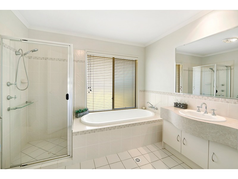 3 Springwood Avenue, Pacific Pines QLD 4211