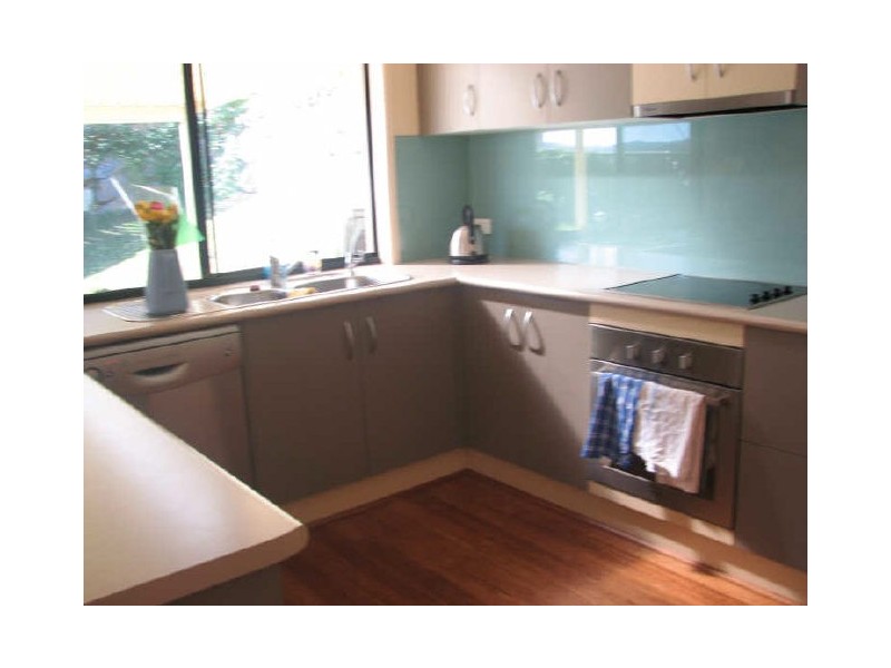 8 Tallow Street, Pacific Pines QLD 4211