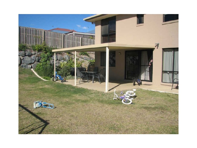 8 Tallow Street, Pacific Pines QLD 4211