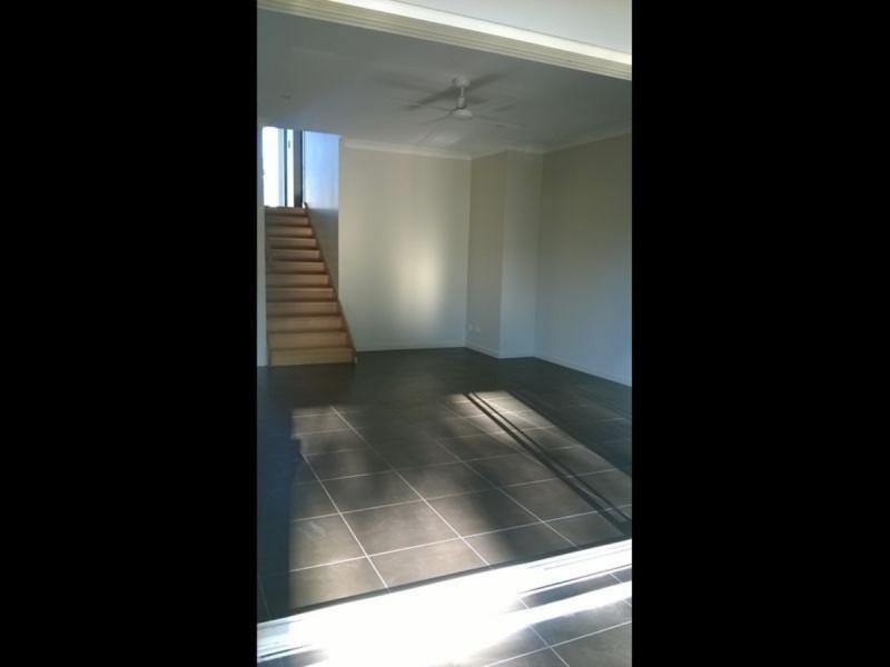 15 Barrington Street, Pacific Pines QLD 4211