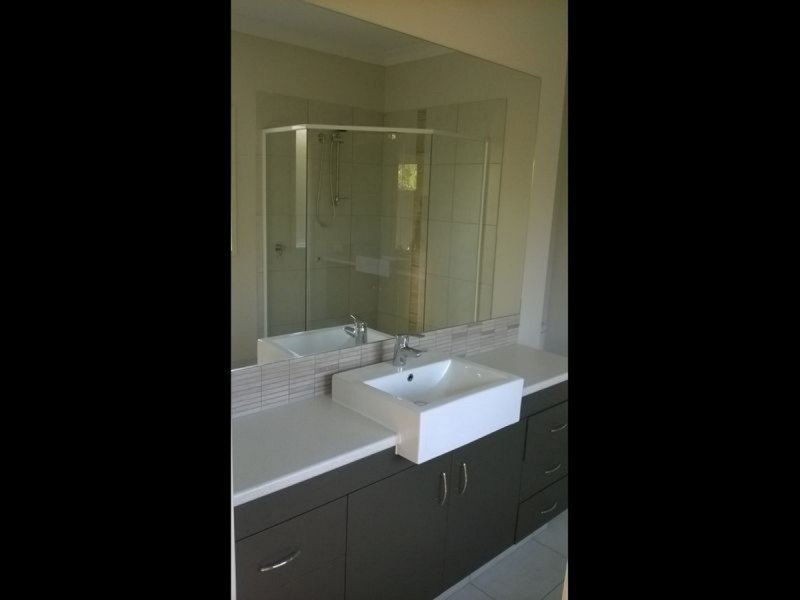 15 Barrington Street, Pacific Pines QLD 4211
